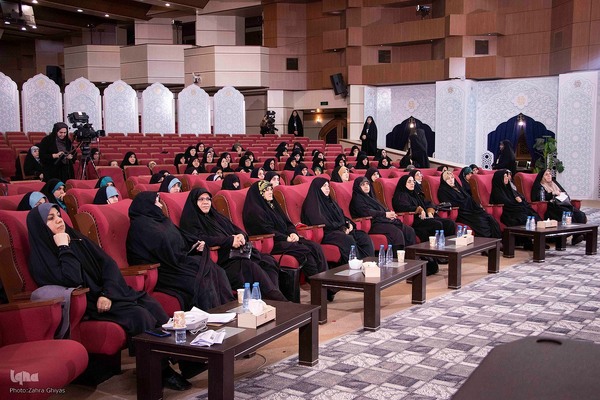 رقابت قرآنی بانوان همخوان در مصلی تبریز