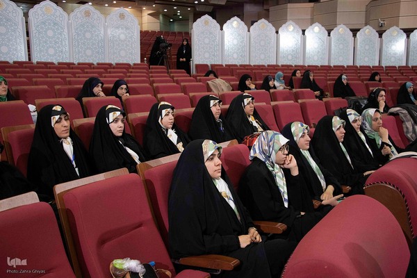 رقابت قرآنی بانوان همخوان در مصلی تبریز