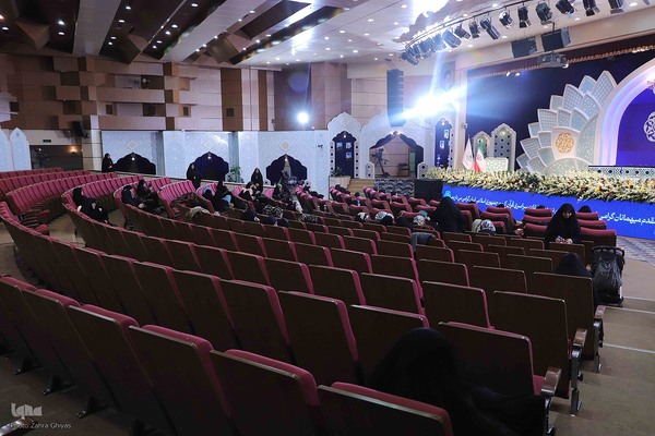 رقابت قرآنی بانوان همخوان در مصلی تبریز