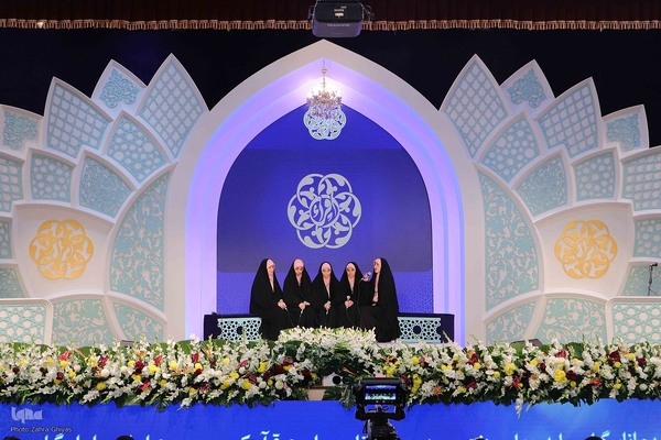 رقابت قرآنی بانوان همخوان در مصلی تبریز