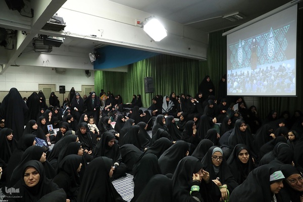 اولین شب مراسم عزاداری حضرت فاطمه‌زهرا (س) در حسینیه امام خمینی(ره)