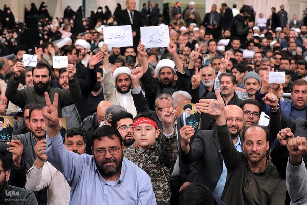 دیدار هزاران نفر از اقشار مختلف مردم درباره تحولات منطقه