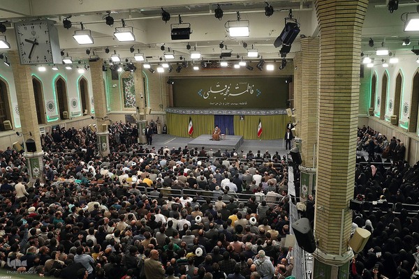 دیدار جمعی از مداحان و شاعران اهل‌بیت‌ (ع) با رهبر معظم انقلاب