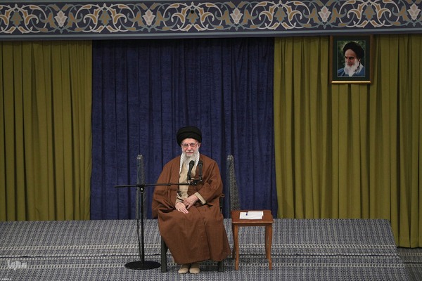 دیدار جمعی از مداحان و شاعران اهل‌بیت‌ (ع) با رهبر معظم انقلاب