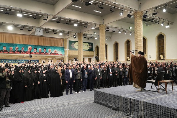 دیدار جمعی از خانواده‌های شهدای مدافع حرم و مقاومت با رهبر معظم انقلاب
