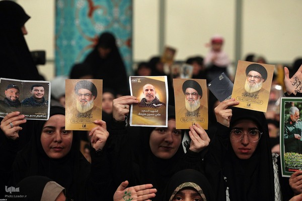 دیدار جمعی از خانواده‌های شهدای مدافع حرم و مقاومت با رهبر معظم انقلاب