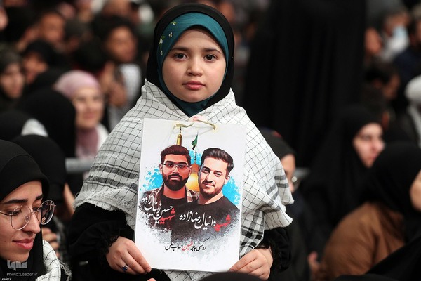 دیدار جمعی از خانواده‌های شهدای مدافع حرم و مقاومت با رهبر معظم انقلاب