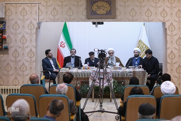 معرفی و رونمایی کتاب «کلام مبین»