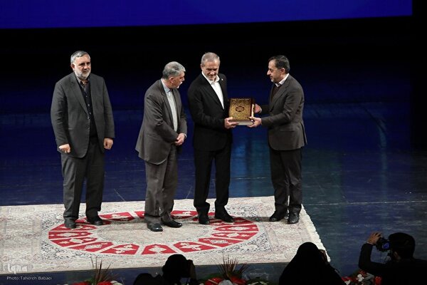 آیین اختتامیه چهل و دومین جایزه کتاب سال جمهوری اسلامی ایران