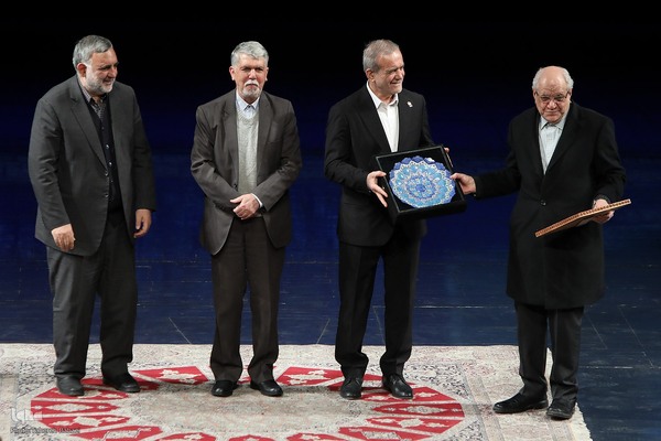 آیین اختتامیه چهل و دومین جایزه کتاب سال جمهوری اسلامی ایران