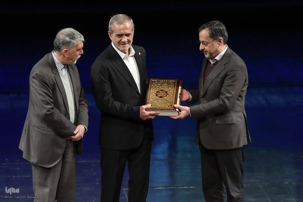 آیین اختتامیه چهل و دومین جایزه کتاب سال جمهوری اسلامی ایران