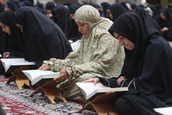 جزءخوانی قرآن کریم در حرم شاهچراغ (ع)