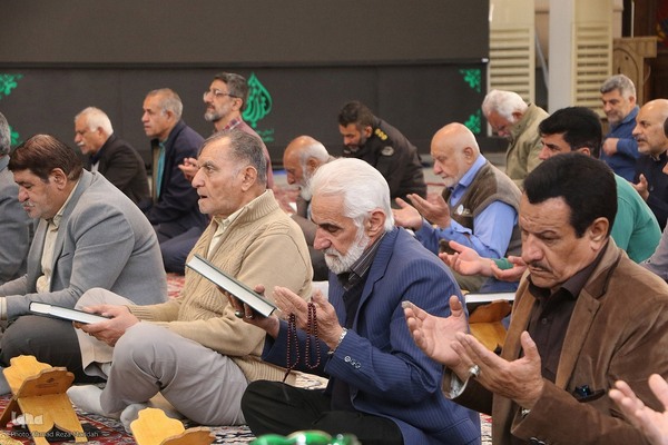 جزءخوانی قرآن کریم در حرم شاهچراغ (ع)