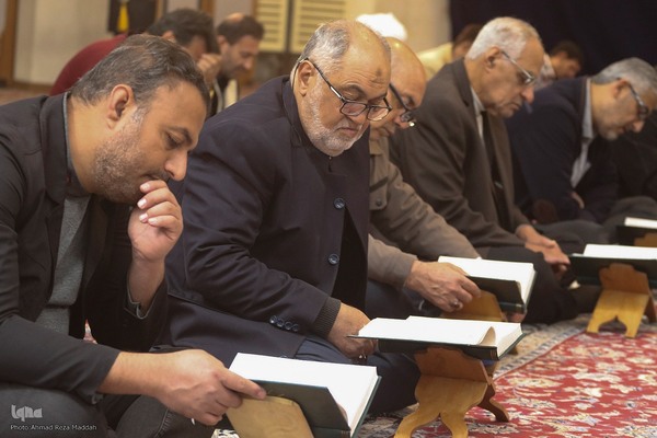جزءخوانی قرآن کریم در حرم شاهچراغ (ع)