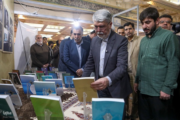 بازدید وزیر فرهنگ و ارشاد از نمایشگاه قرآن