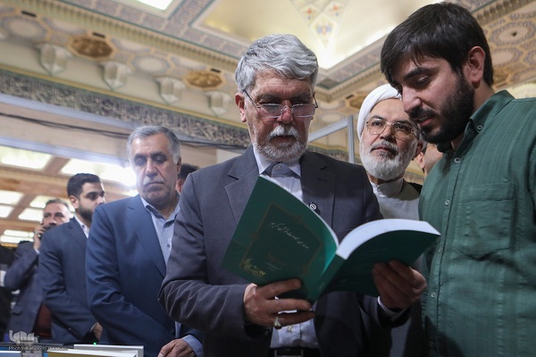 بازدید وزیر فرهنگ و ارشاد از نمایشگاه قرآن