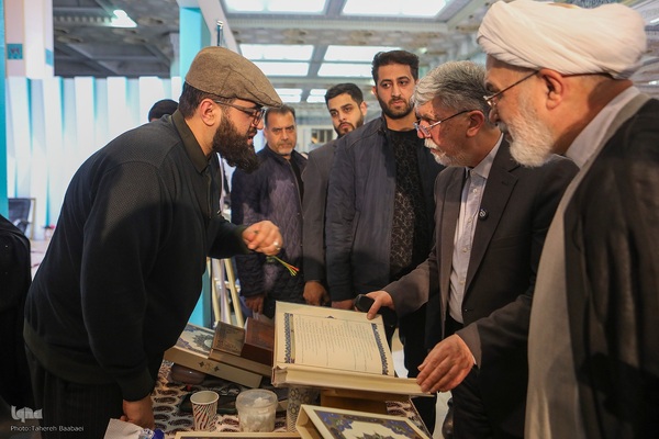 بازدید وزیر فرهنگ و ارشاد از نمایشگاه قرآن