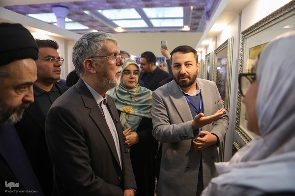 بازدید وزیر فرهنگ و ارشاد از نمایشگاه قرآن