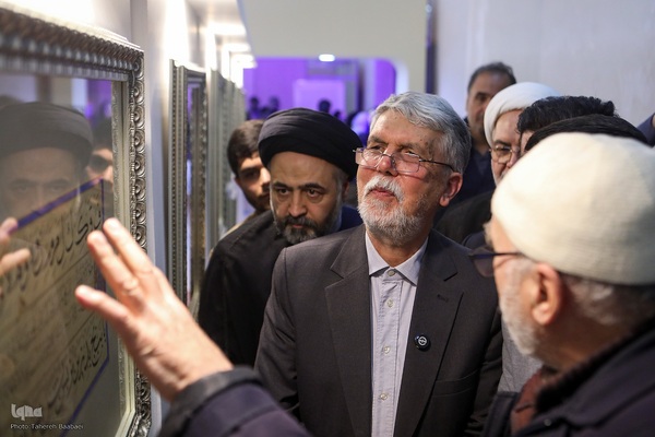 بازدید وزیر فرهنگ و ارشاد از نمایشگاه قرآن