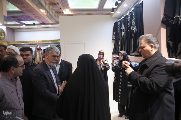 بازدید وزیر فرهنگ و ارشاد از نمایشگاه قرآن