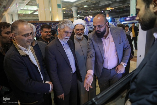 بازدید وزیر فرهنگ و ارشاد از نمایشگاه قرآن