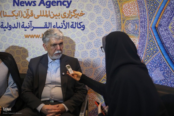 بازدید وزیر فرهنگ و ارشاد از نمایشگاه قرآن