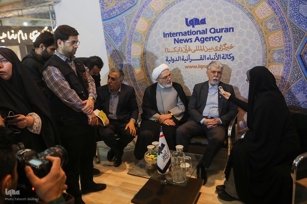 بازدید وزیر فرهنگ و ارشاد از نمایشگاه قرآن