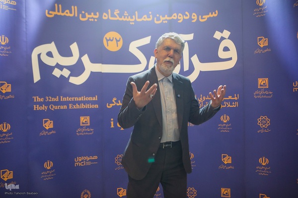 بازدید وزیر فرهنگ و ارشاد از نمایشگاه قرآن