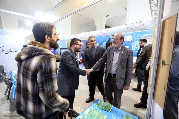بازدید حسن مسلمی نائینی،‌ رئیس جهاددانشگاهی از نمایشگاه بین‌المللی قرآن کریم 