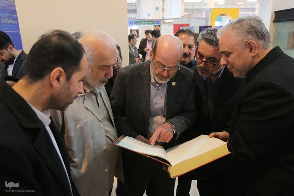 بازدید حسن مسلمی نائینی،‌ رئیس جهاددانشگاهی از نمایشگاه بین‌المللی قرآن کریم 