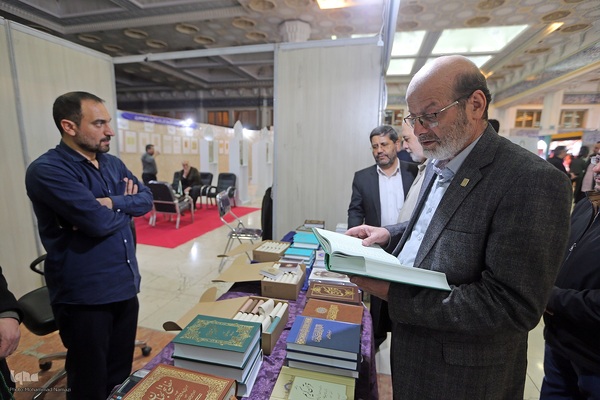 بازدید حسن مسلمی نائینی،‌ رئیس جهاددانشگاهی از نمایشگاه بین‌المللی قرآن کریم 