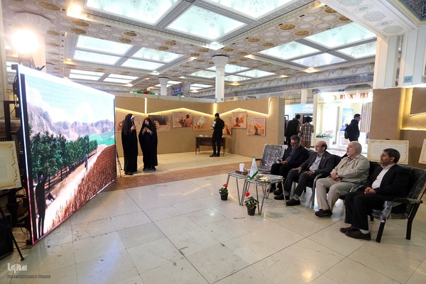 بازدید حسن مسلمی نائینی،‌ رئیس جهاددانشگاهی از نمایشگاه بین‌المللی قرآن کریم 