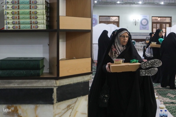 توزیع افطاری در شب میلاد امام حسن مجتبی(ع)