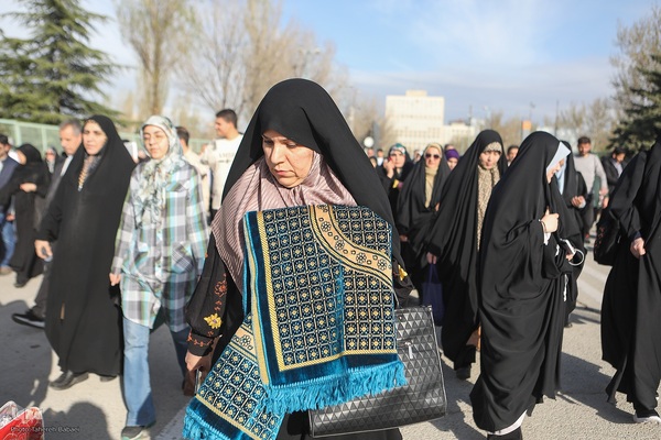 اقامه نماز عید فطر به امامت رهبر معظم انقلاب اسلامی در مصلای امام خمینی (ره)
