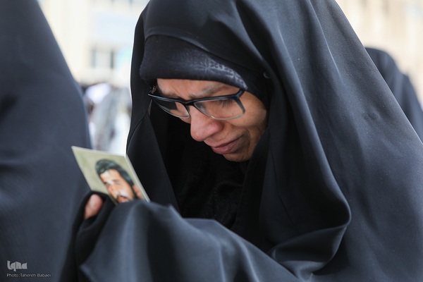 اقامه نماز عید فطر به امامت رهبر معظم انقلاب اسلامی در مصلای امام خمینی (ره)