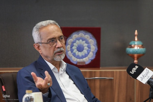 محمد نهاوندیان - سیاستمدار، مدرس دانشگاه و اقتصاددان ایرانی