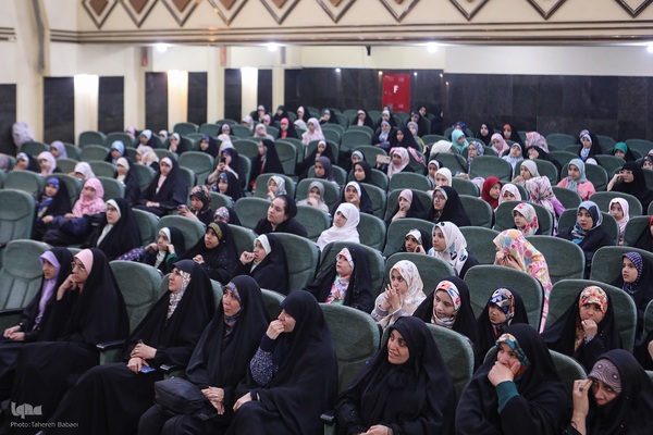 دورهمی دختران قرآنی در فرهنگسرای قرآن