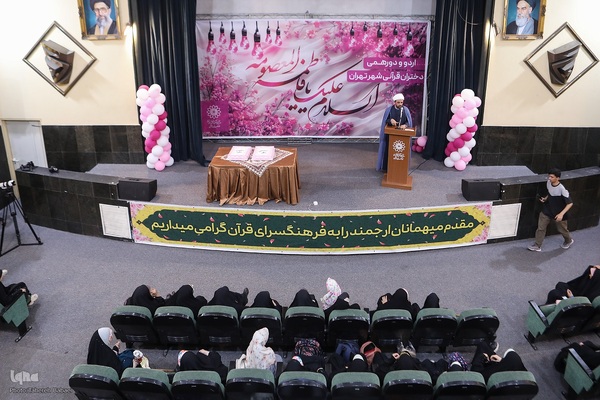 دورهمی دختران قرآنی در فرهنگسرای قرآن