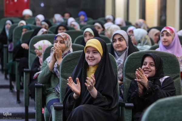 دورهمی دختران قرآنی در فرهنگسرای قرآن