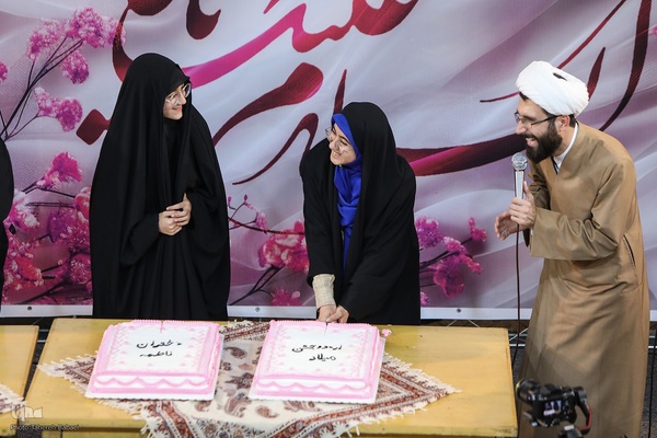 دورهمی دختران قرآنی در فرهنگسرای قرآن