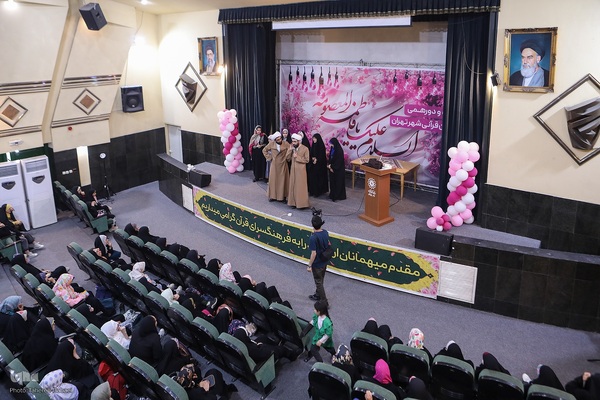 دورهمی دختران قرآنی در فرهنگسرای قرآن