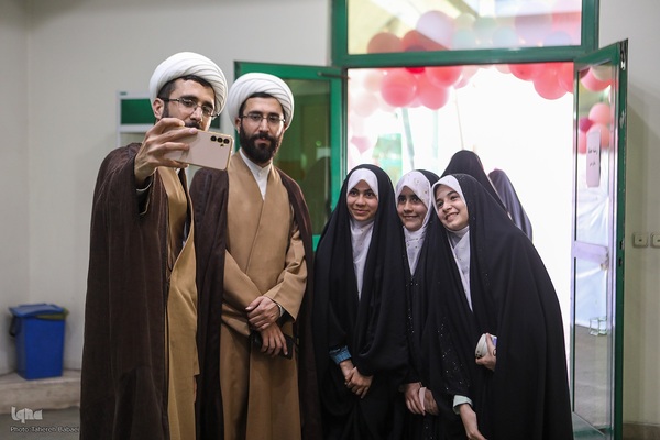 دورهمی دختران قرآنی در فرهنگسرای قرآن