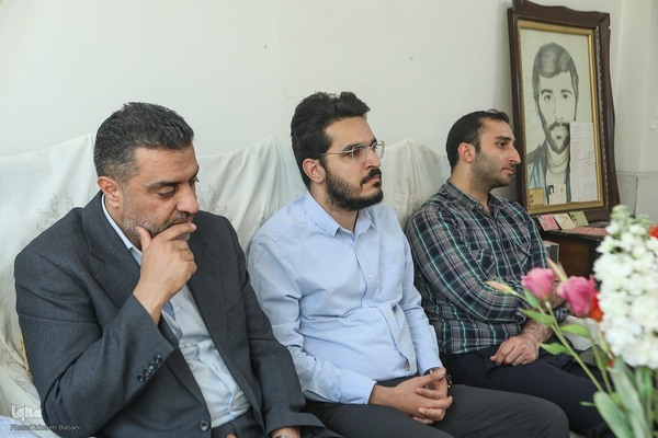 دیدار جامعه قرآنی با خانواده شهید سید جواد محمودی