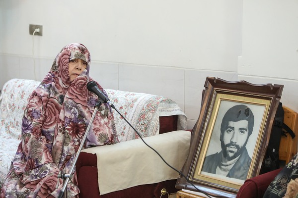 دیدار جامعه قرآنی با خانواده شهید سید جواد محمودی