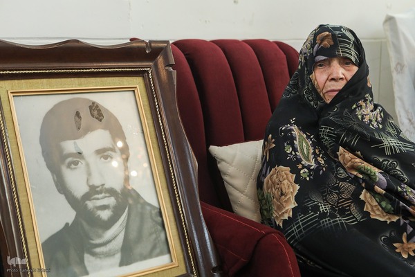 دیدار جامعه قرآنی با خانواده شهید سید جواد محمودی