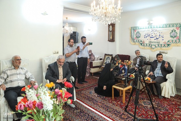 دیدار جامعه قرآنی با خانواده شهید سید جواد محمودی