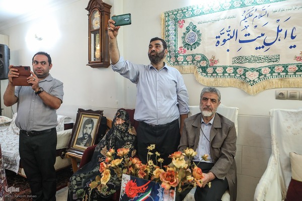 دیدار جامعه قرآنی با خانواده شهید سید جواد محمودی