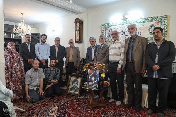 دیدار جامعه قرآنی با خانواده شهید سید جواد محمودی