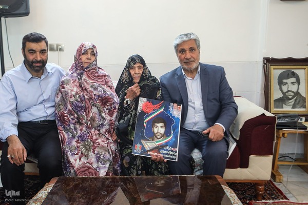 دیدار جامعه قرآنی با خانواده شهید سید جواد محمودی