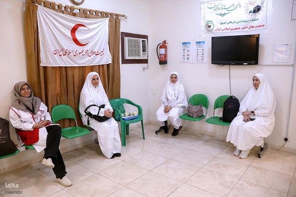 بازدید سرپرست حجاج ایرانی از مرکز پزشکی هلال احمر در مدینه